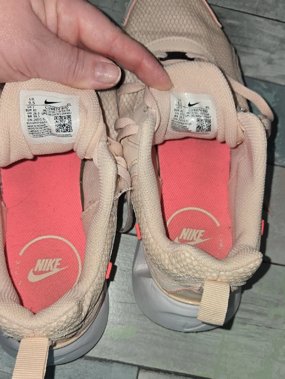 Nike Women’s Light Pink Lightweight Sneakers Size 9.5